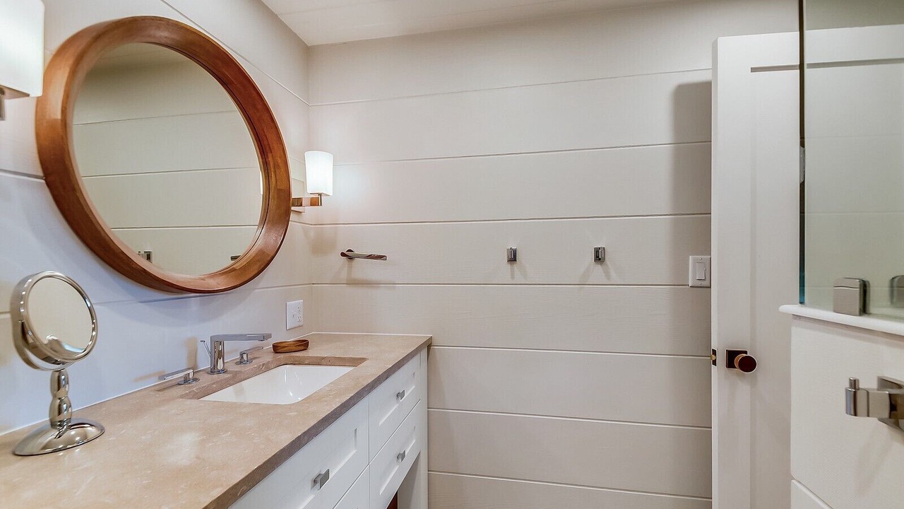 Photo of Bathroom in Beach Lagoon