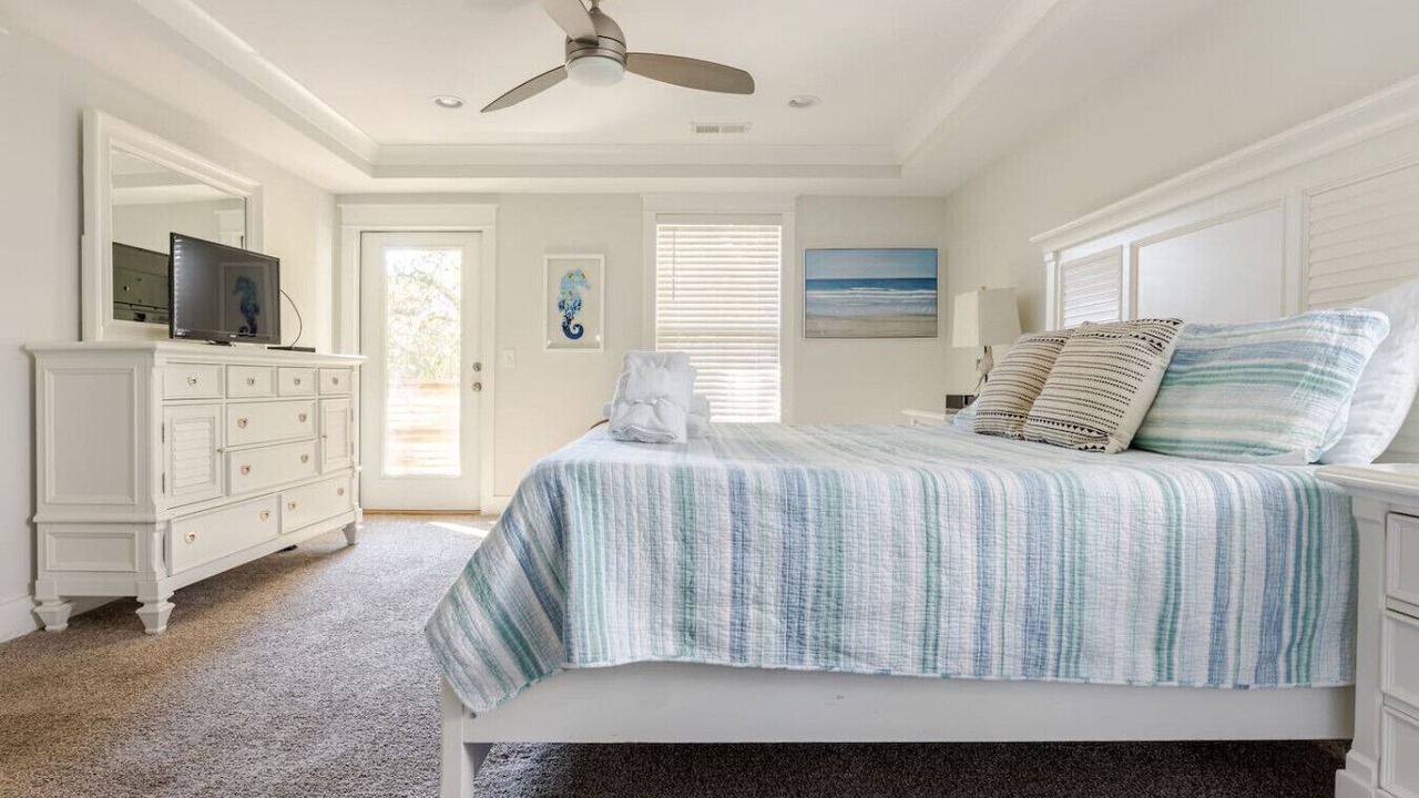 Photo of Bedroom in Folly Field