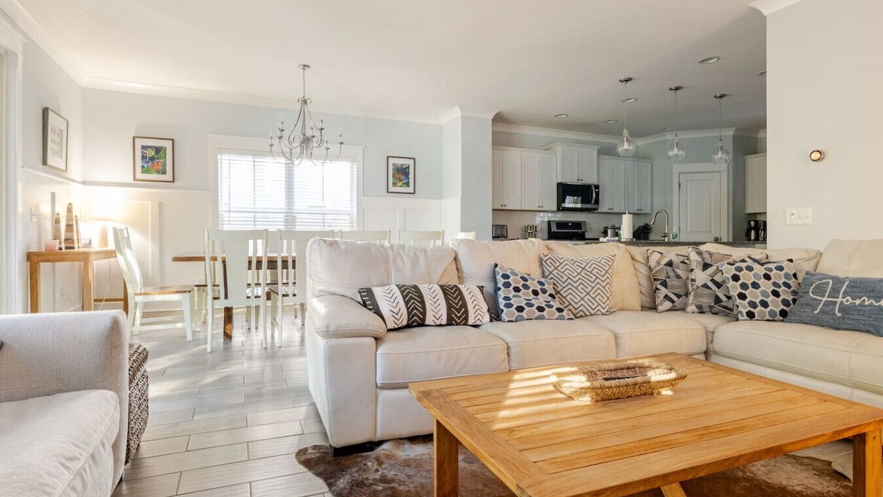 Photo of Livingroom in Folly Field