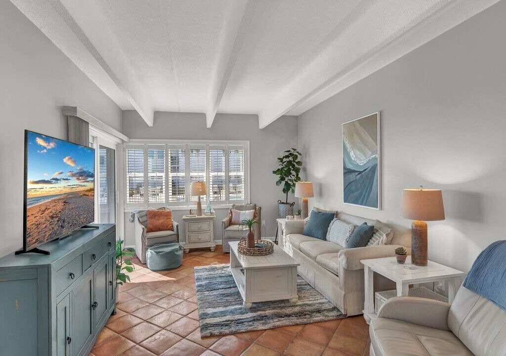 Photo of Livingroom in Central Beach