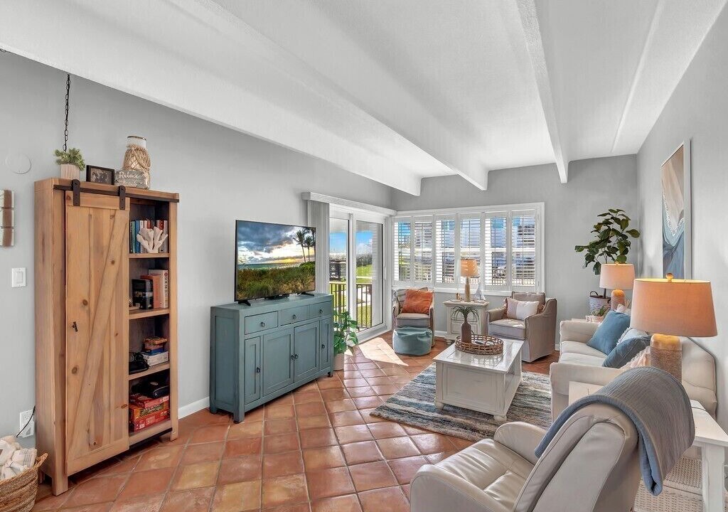 Photo of Livingroom in Central Beach