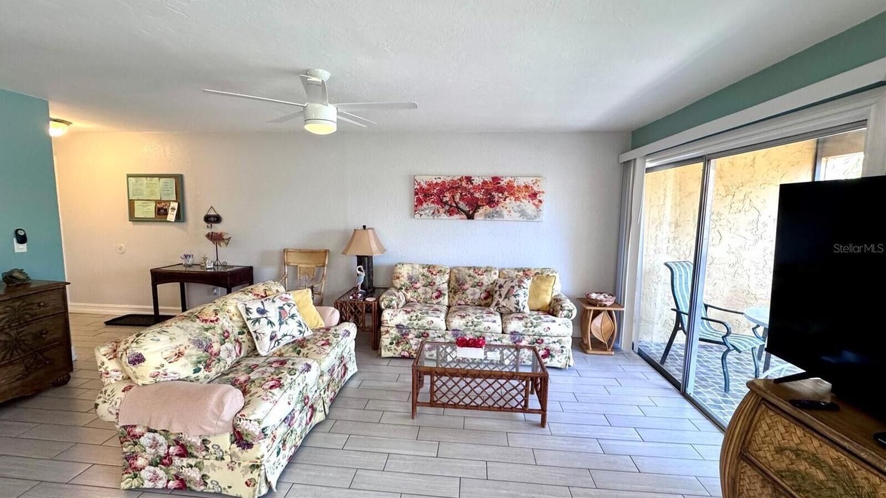 Photo of Livingroom in Gulf Gate Estates