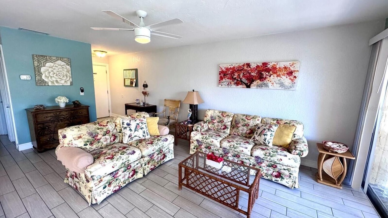 Photo of Livingroom in Gulf Gate Estates