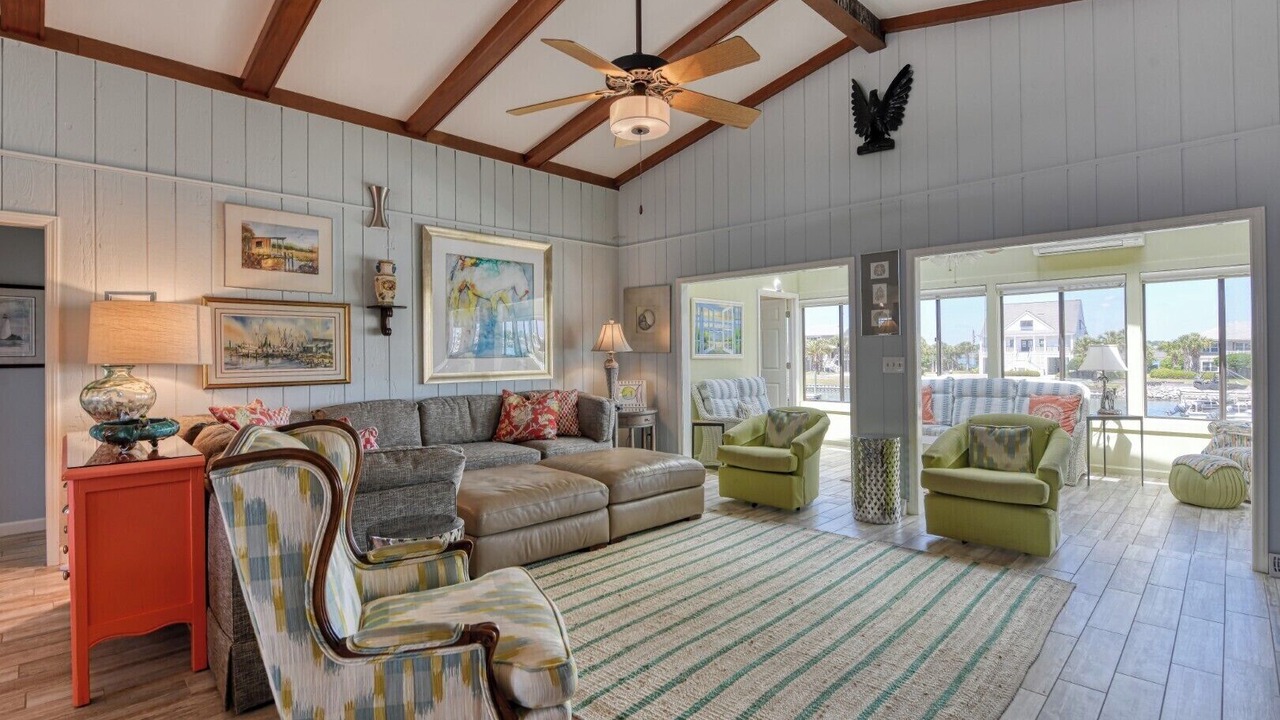 Photo of Livingroom in Inlet Harbour