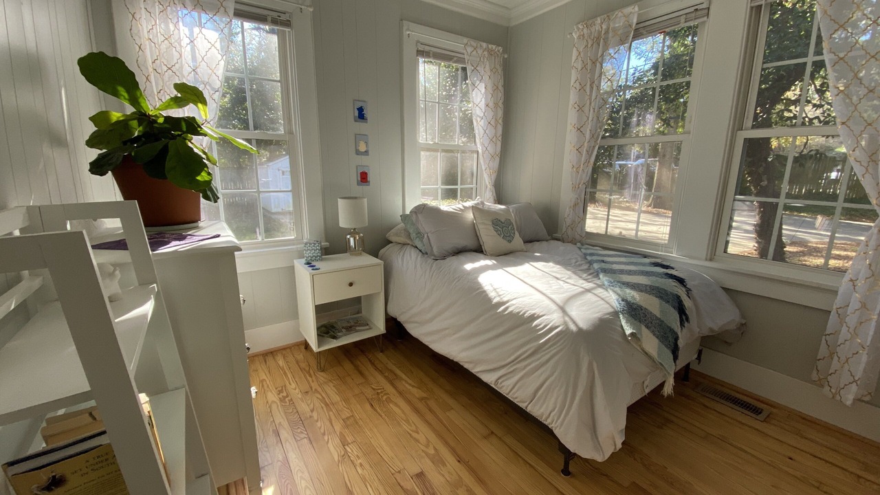 Photo of Bedroom in Midtown