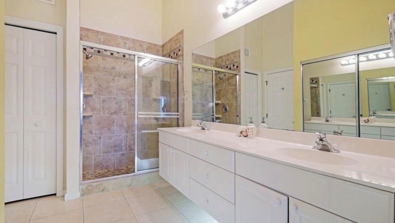 Photo of Bathroom in Naples