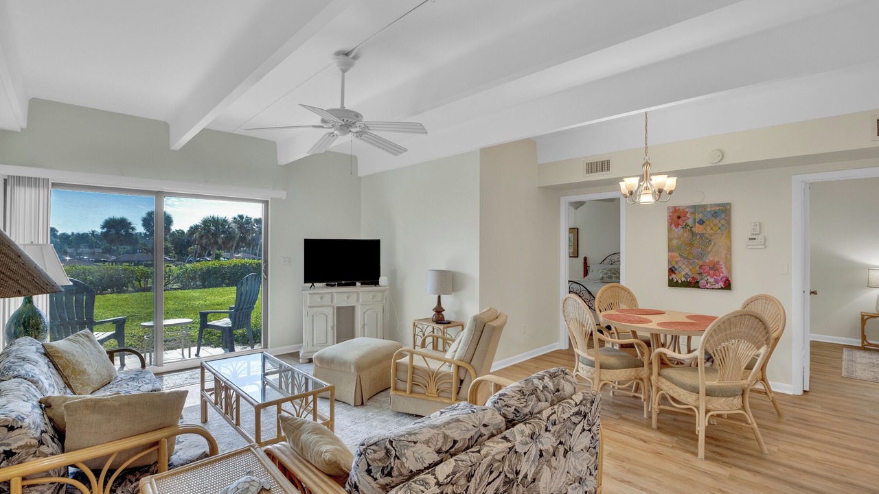 Photo of Livingroom in Central Beach