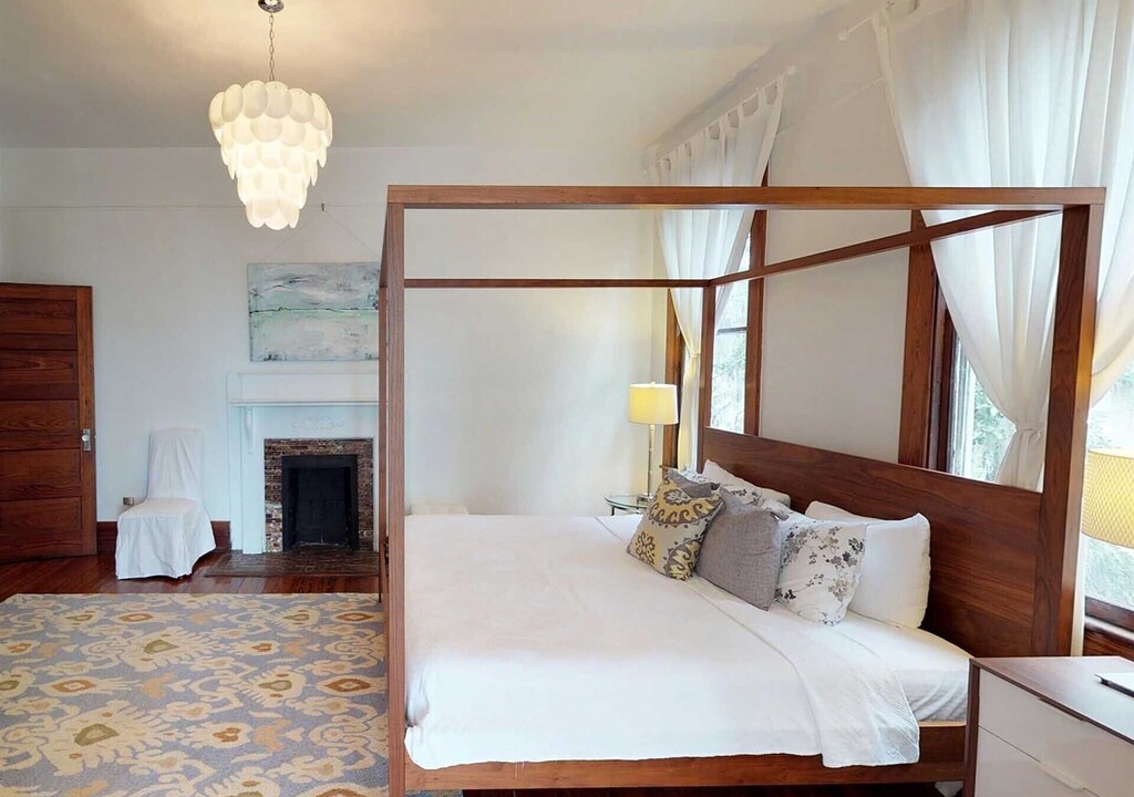 Photo of Bedroom in Savannah Victorian District
