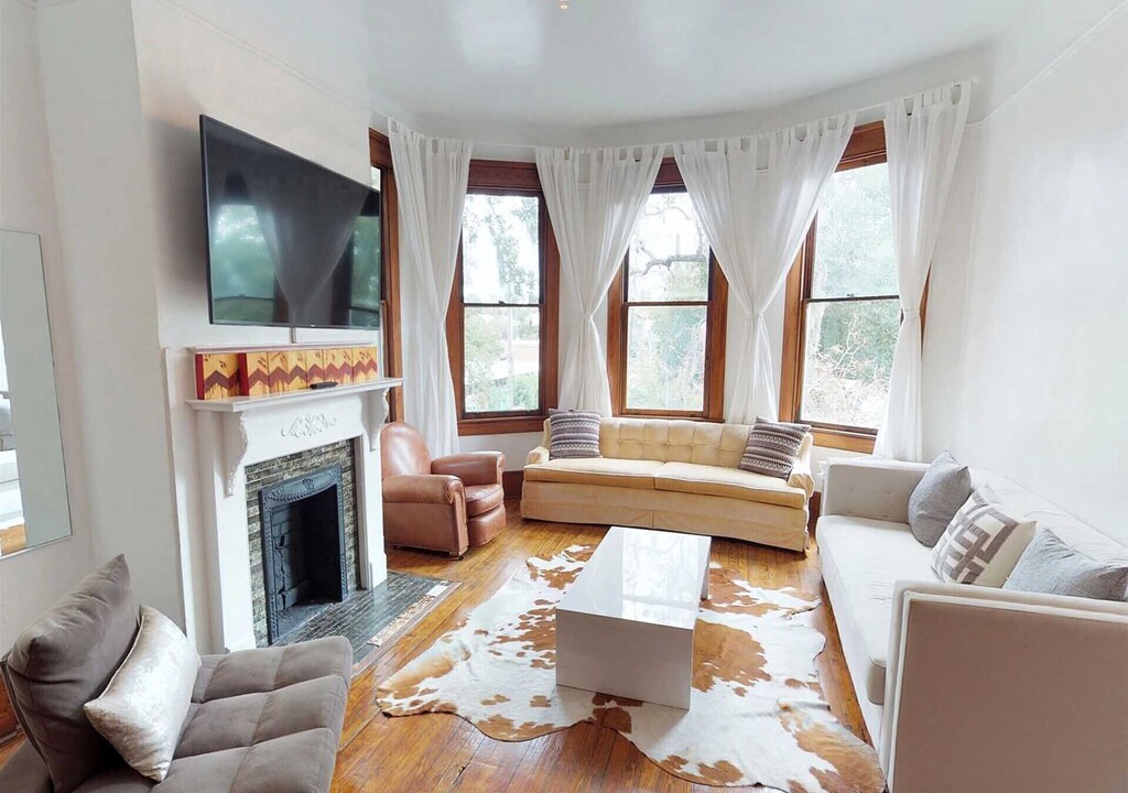 Photo of Livingroom in Savannah Victorian District