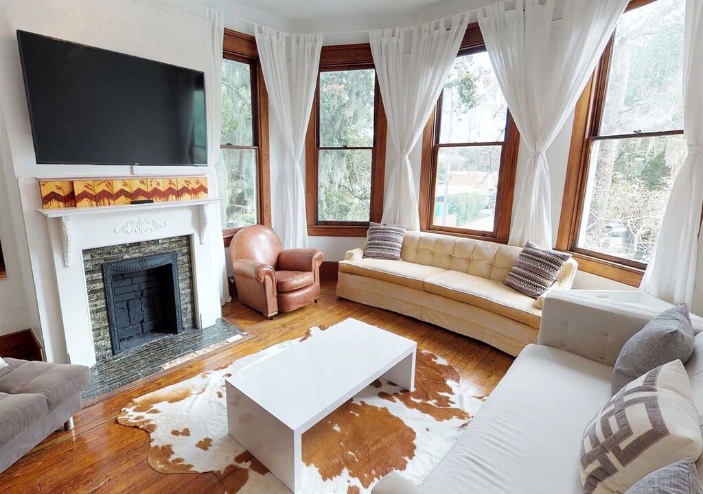 Photo of Livingroom in Savannah Victorian District