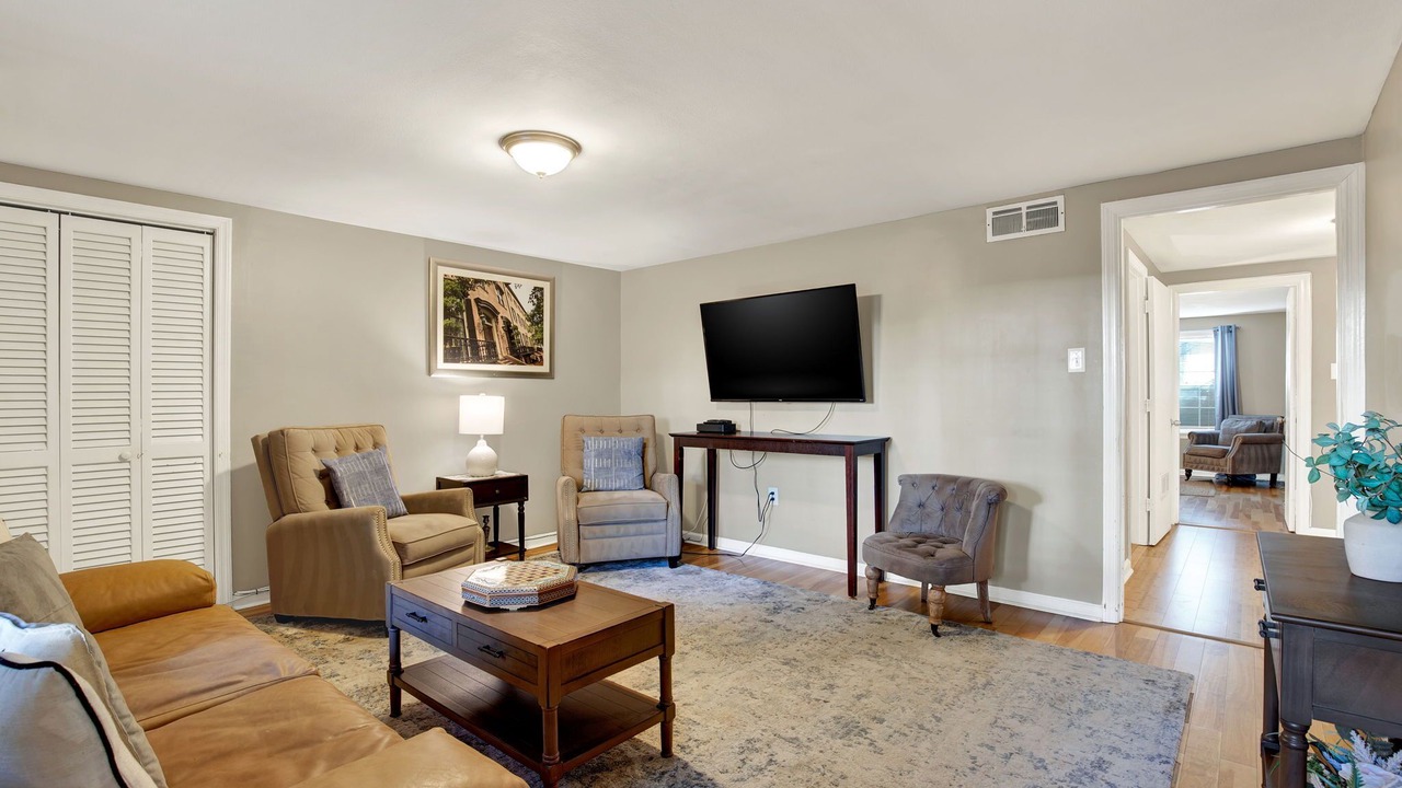 Photo of Livingroom in Historic District - North