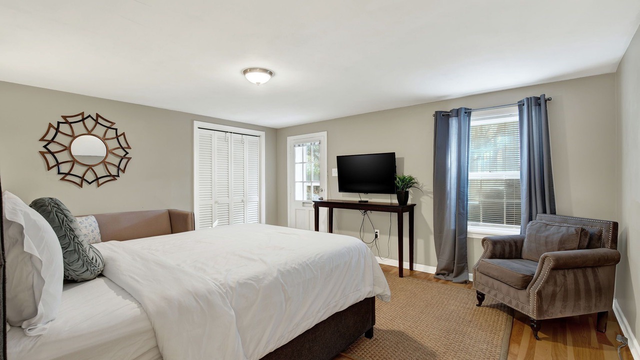 Photo of Bedroom in Historic District - North