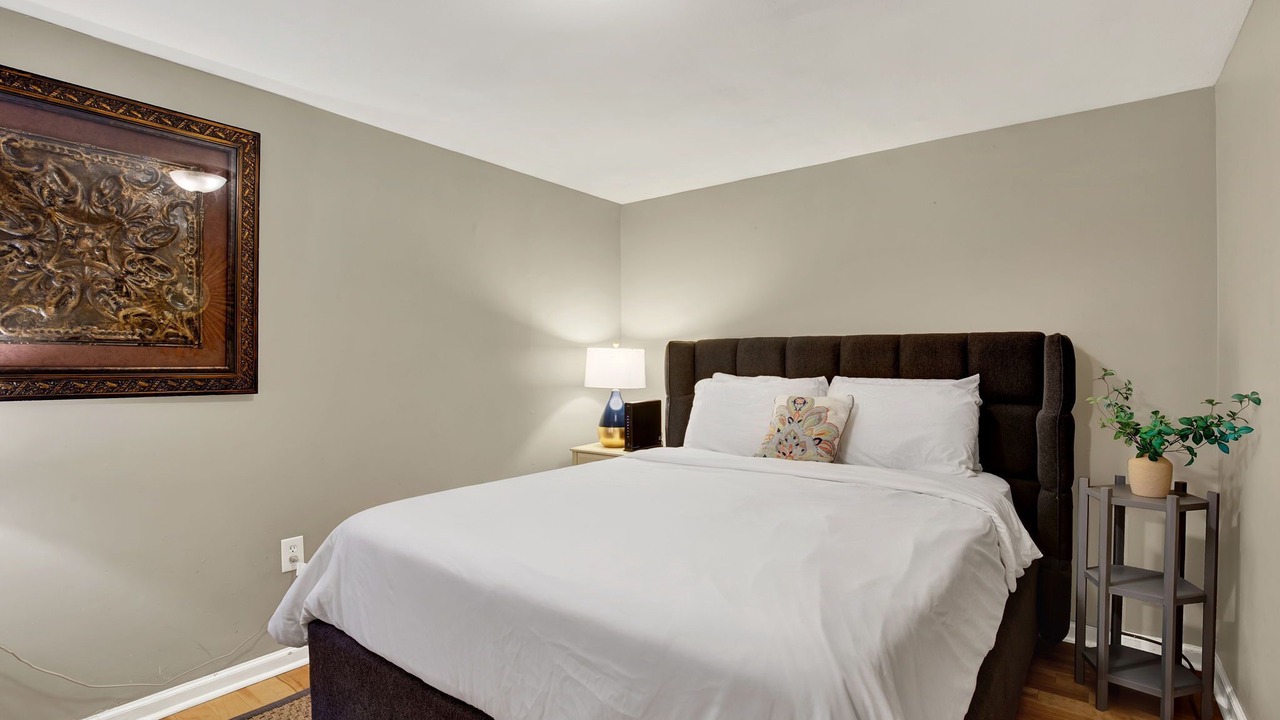 Photo of Bedroom in Historic District - North