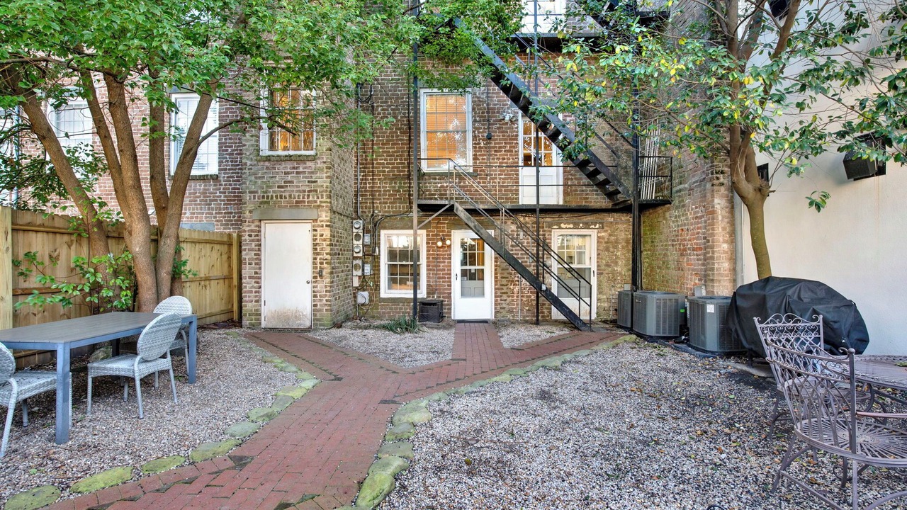 Photo of Outdoor in Historic District - North