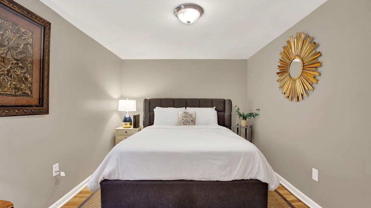 Photo of Bedroom in Historic District - North