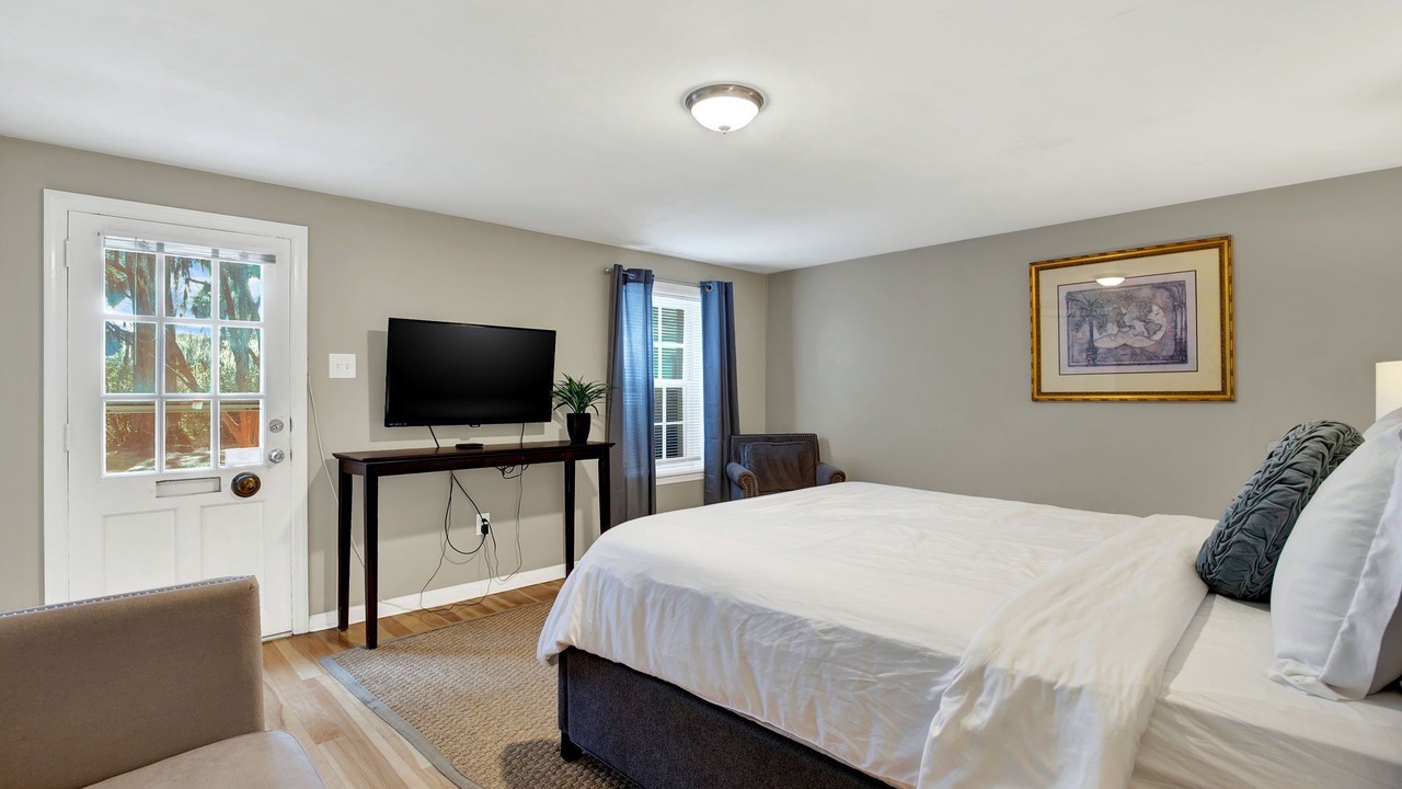 Photo of Bedroom in Historic District - North