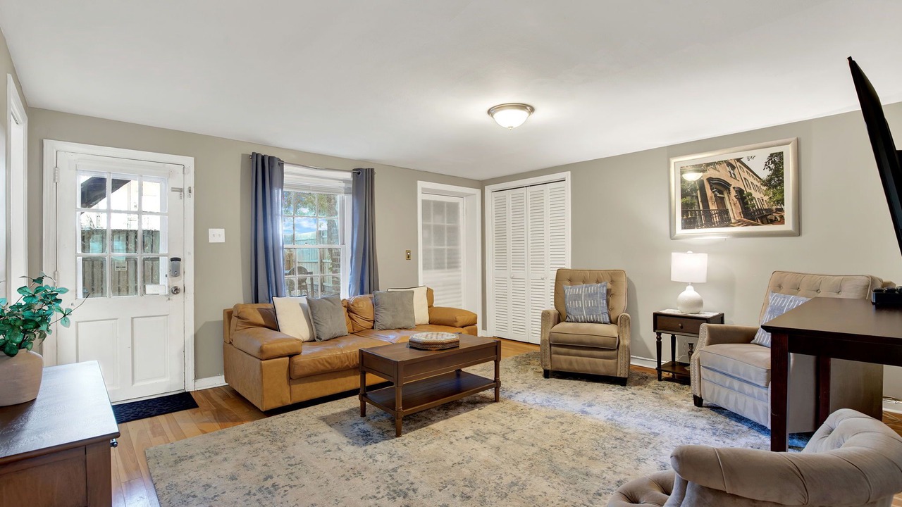 Photo of Livingroom in Historic District - North