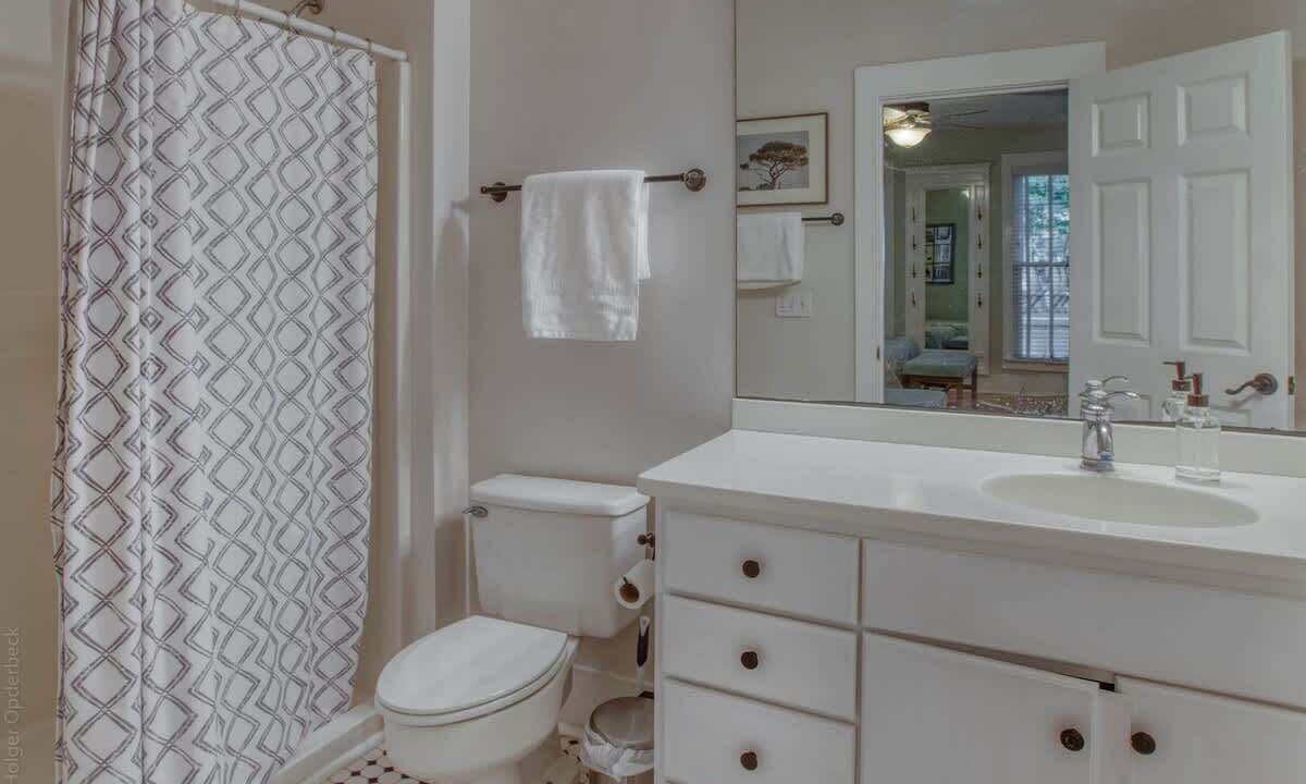 Photo of Bathroom in Melrose on the Beach