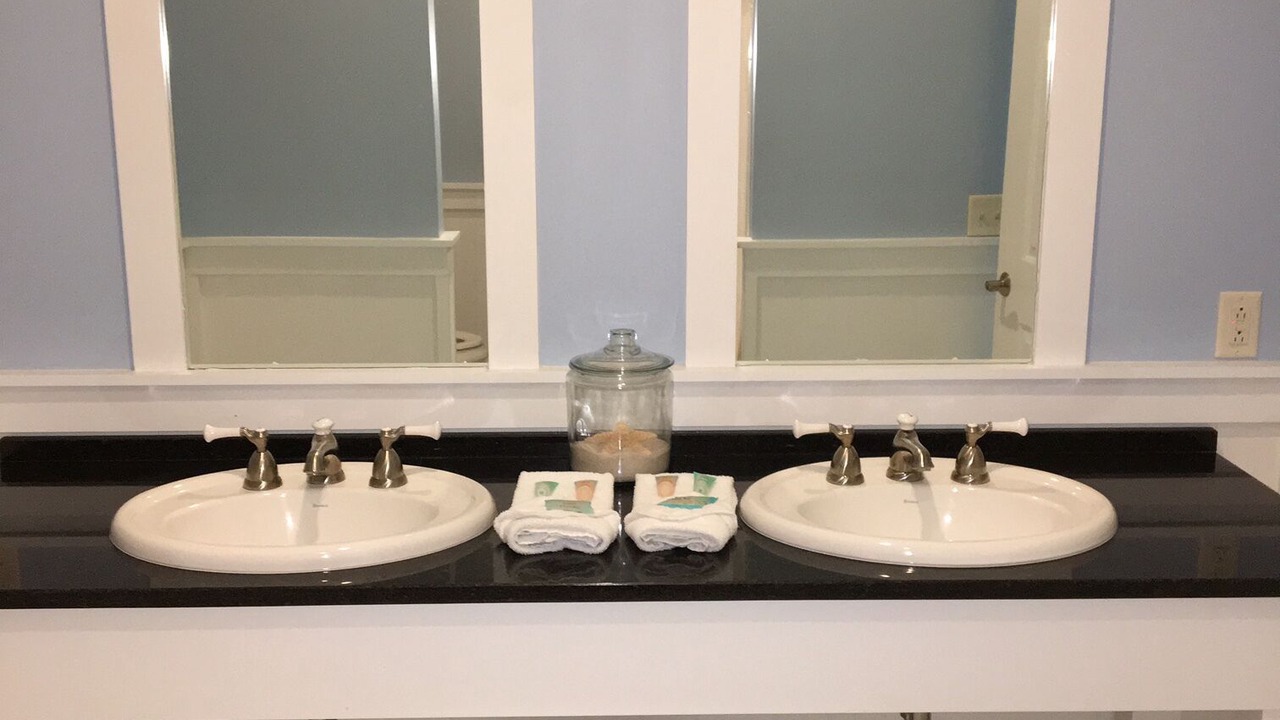 Photo of Bathroom in Melrose on the Beach