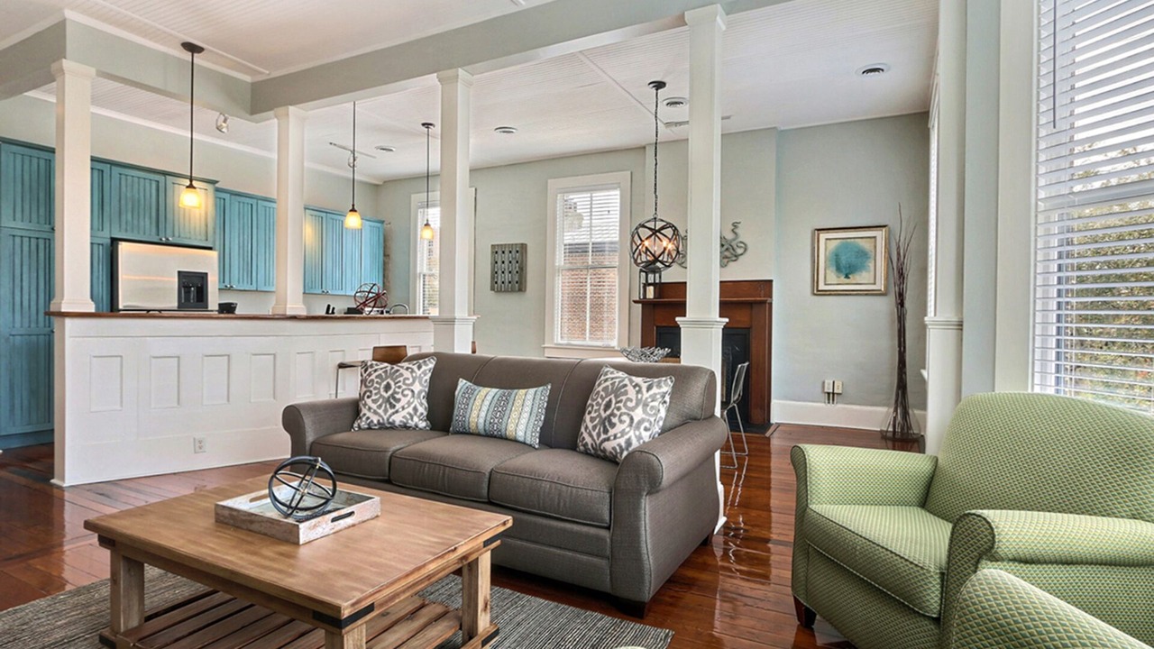 Photo of Livingroom in Historic District - North