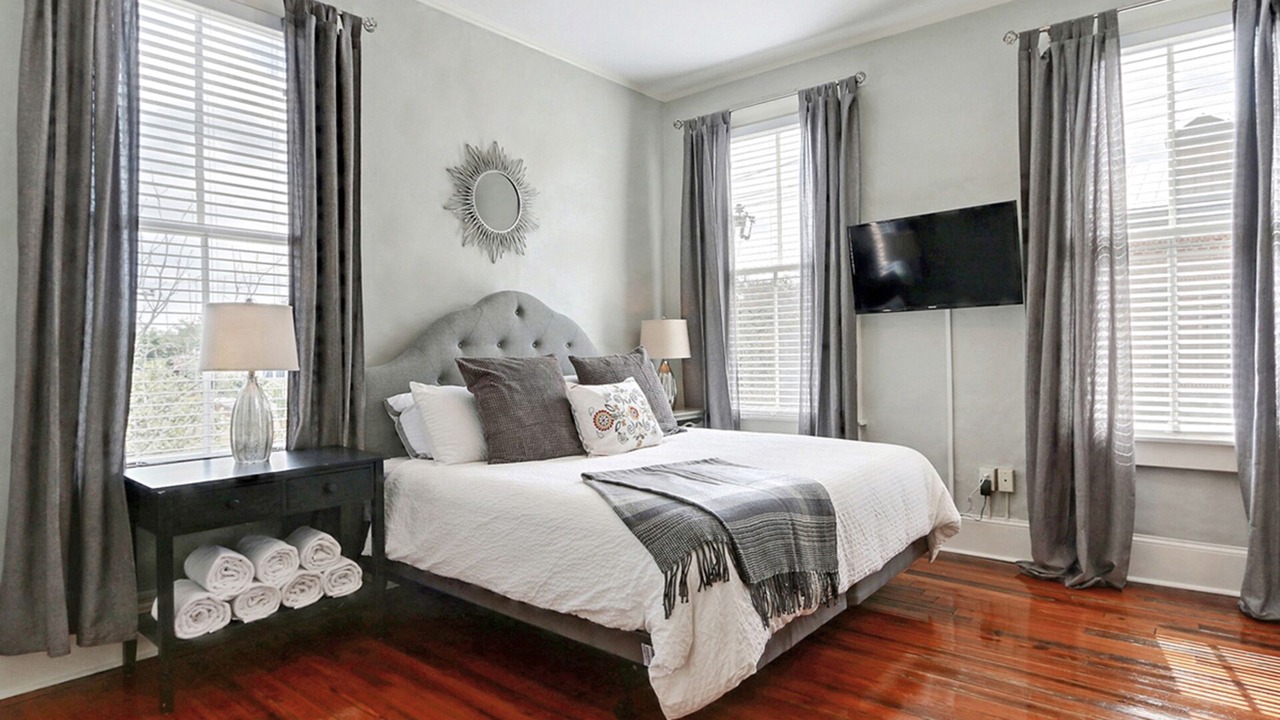 Photo of Bedroom in Historic District - North