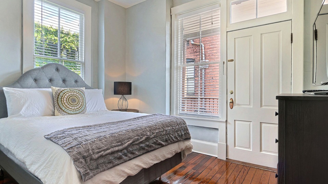 Photo of Bedroom in Historic District - North
