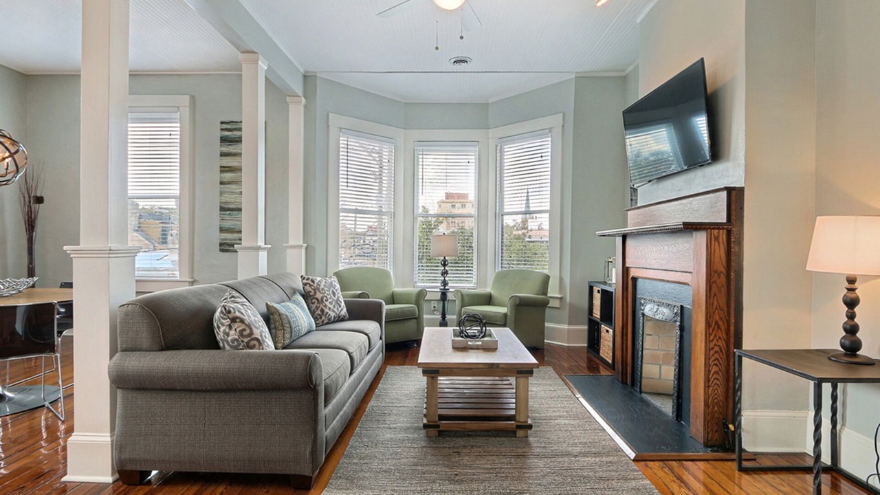 Photo of Livingroom in Historic District - North