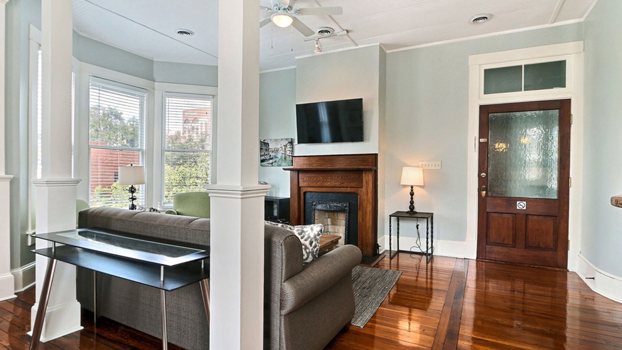 Photo of Livingroom in Historic District - North