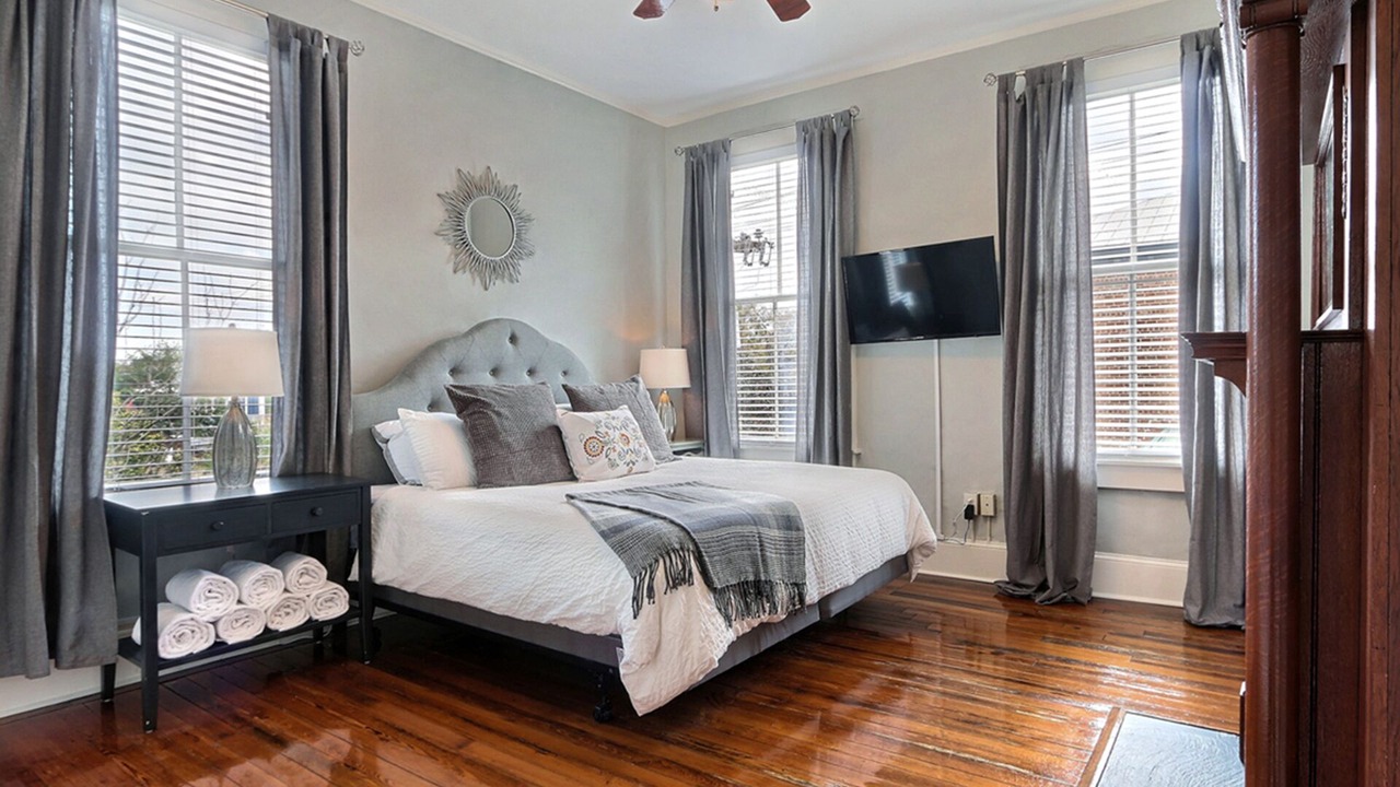 Photo of Bedroom in Historic District - North
