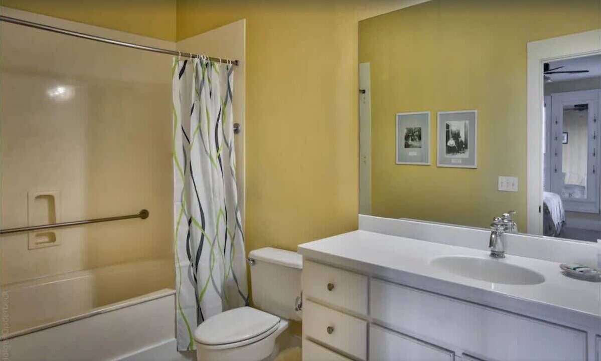 Photo of Bathroom in Melrose on the Beach