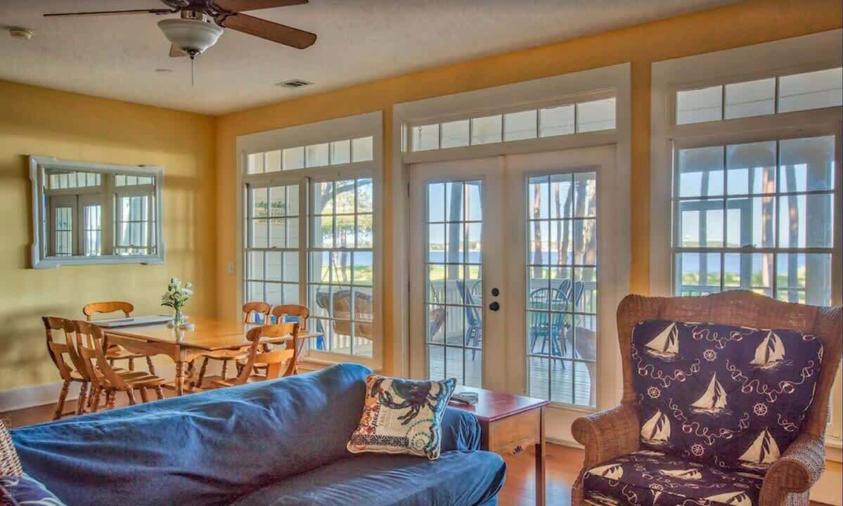 Photo of Livingroom in Melrose on the Beach