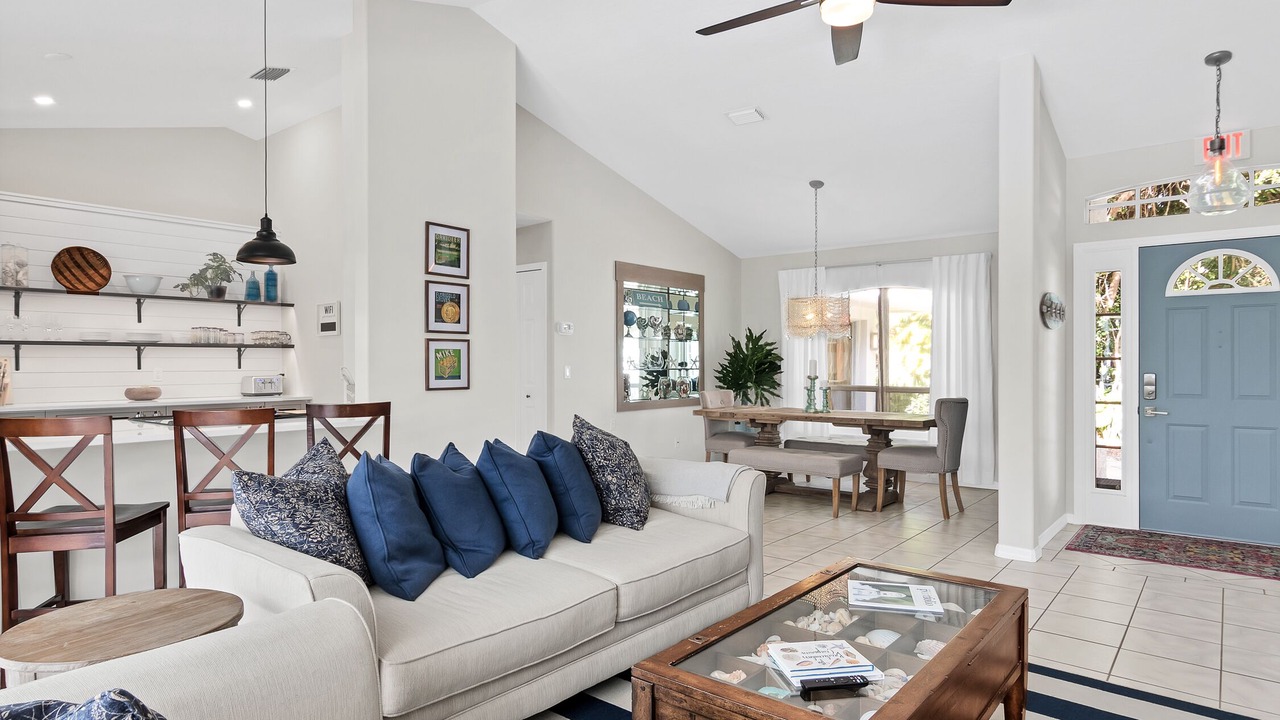 Photo of Livingroom in Indian River Shores