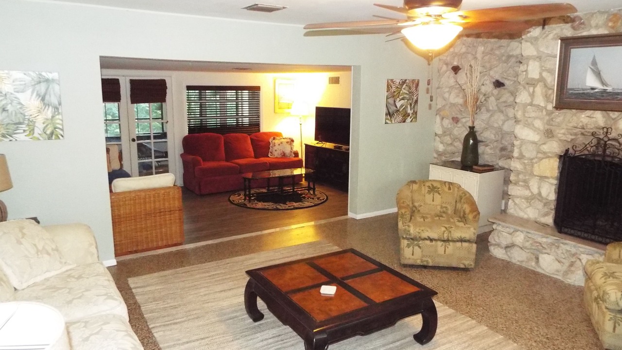 Photo of Livingroom in Central Beach