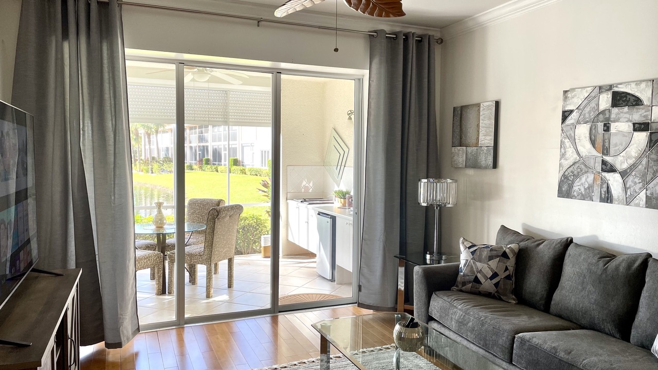 Photo of Livingroom in Naples