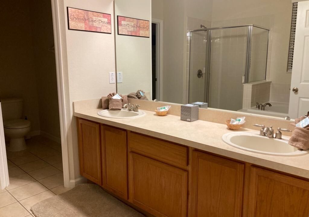Photo of Bathroom in Trafalgar Village