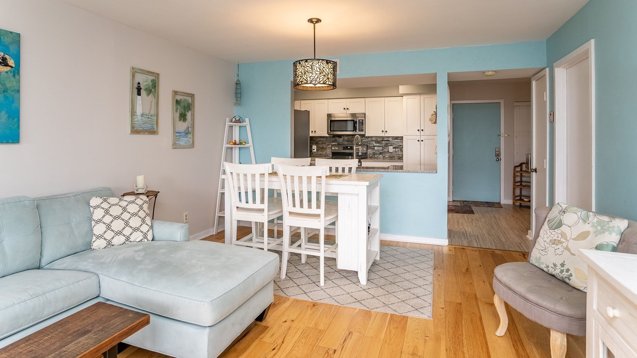 Photo of Livingroom in Oceanmarsh Subdivision