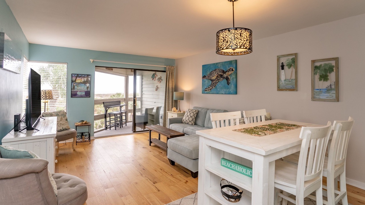 Photo of Livingroom in Oceanmarsh Subdivision