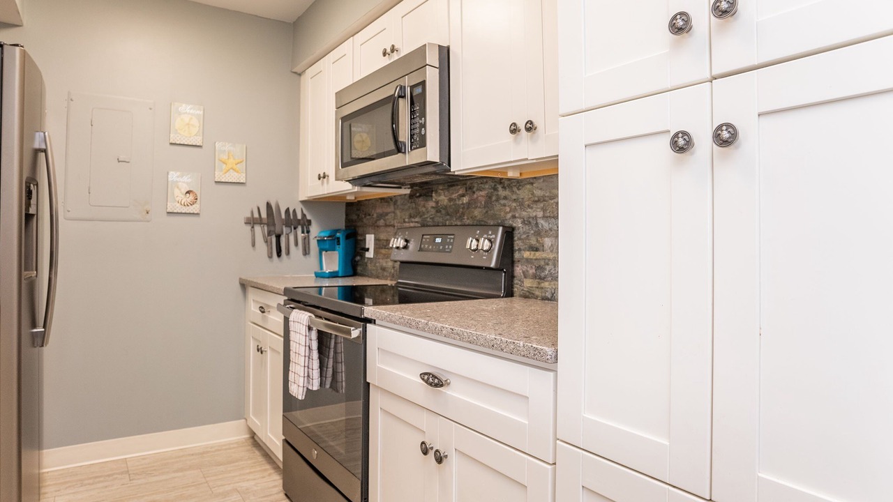 Photo of Kitchen in Oceanmarsh Subdivision