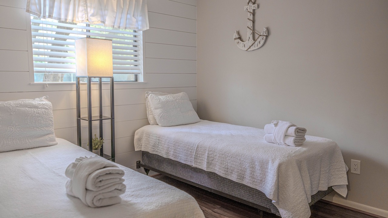 Photo of Bedroom in Folly Field