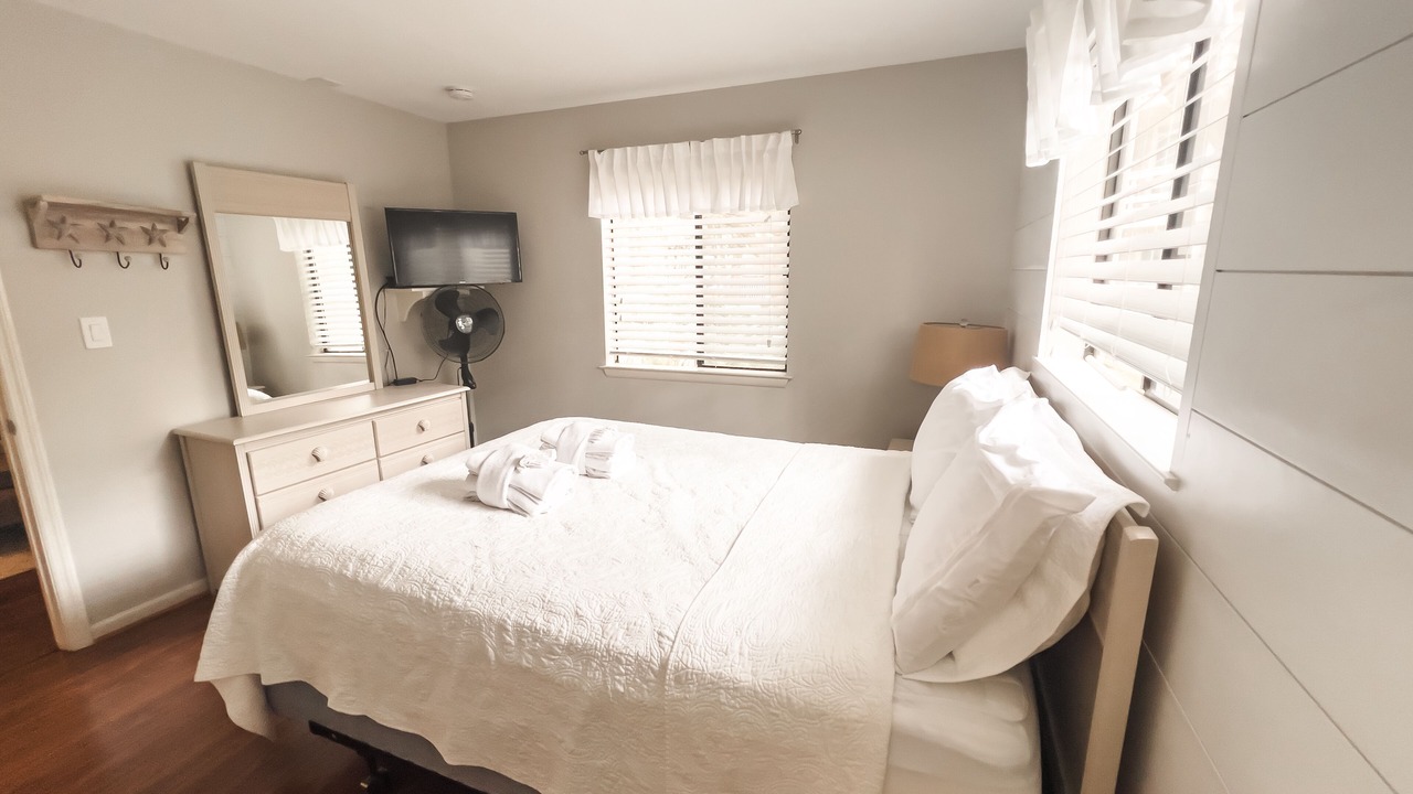 Photo of Bedroom in Folly Field