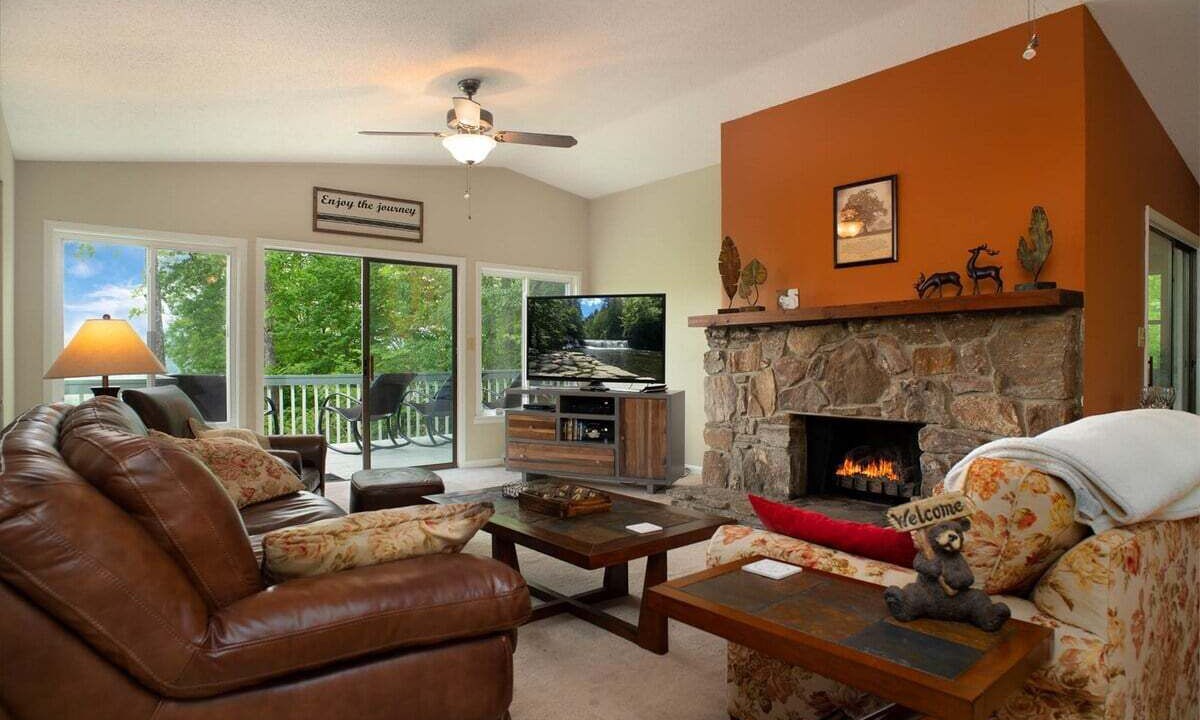 Photo of Livingroom in Pisgah Forest