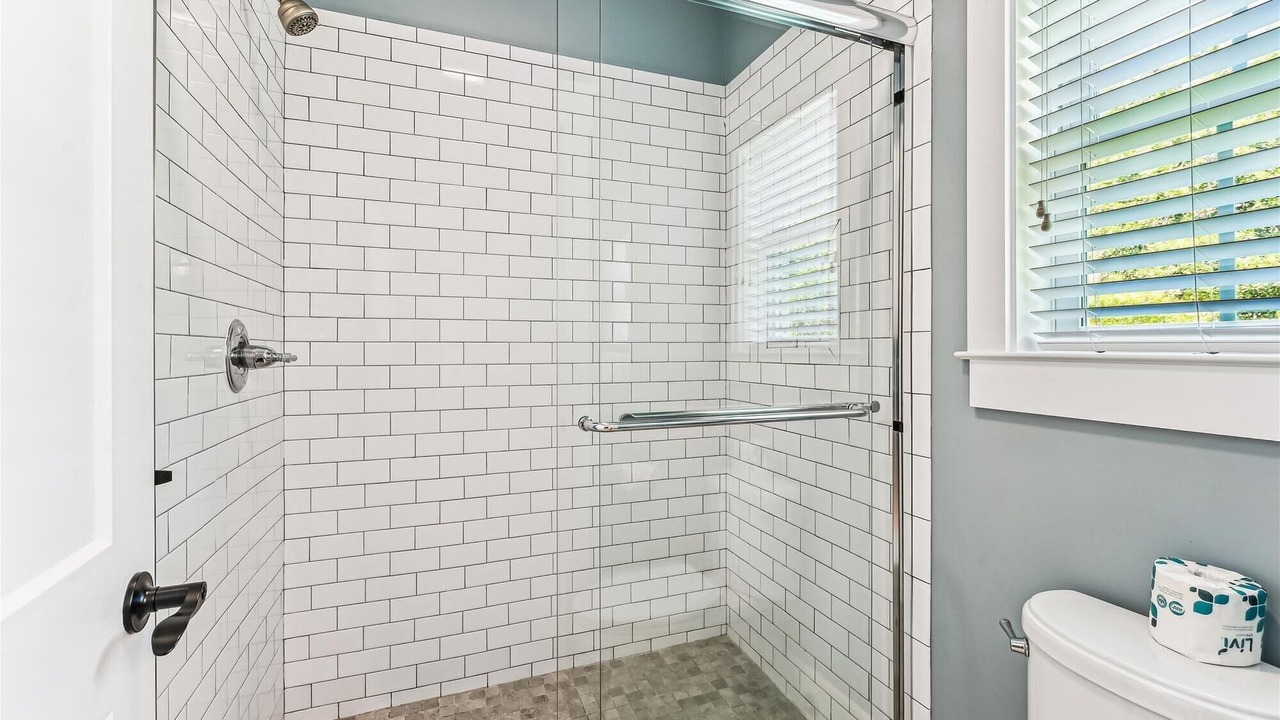 Photo of Bathroom in Folly Field