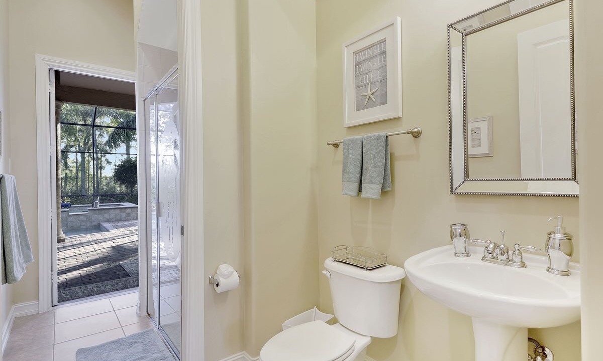 Photo of Bathroom in The Majors