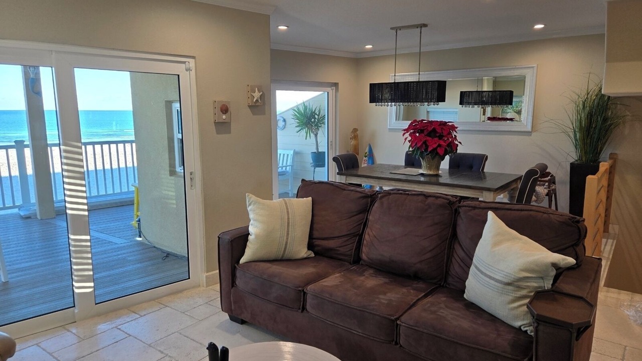 Photo of Livingroom in Treasure Island