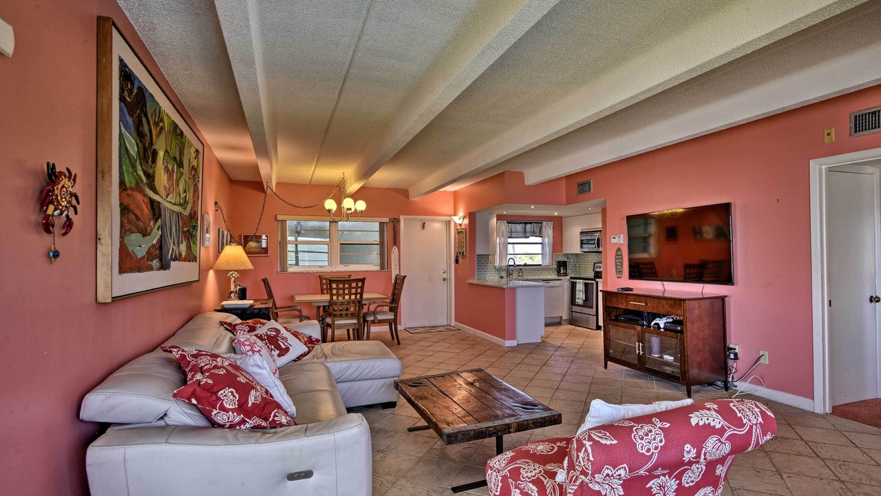 Photo of Livingroom in Central Beach