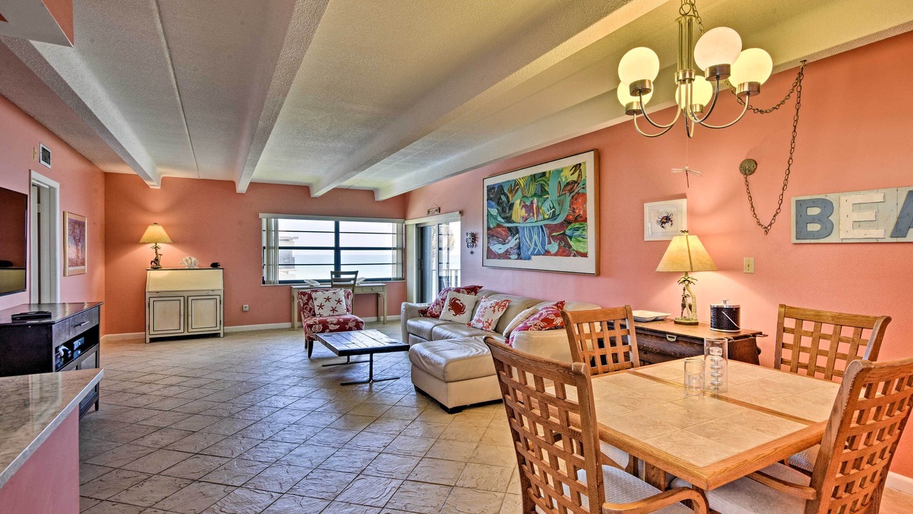 Photo of Livingroom in Central Beach