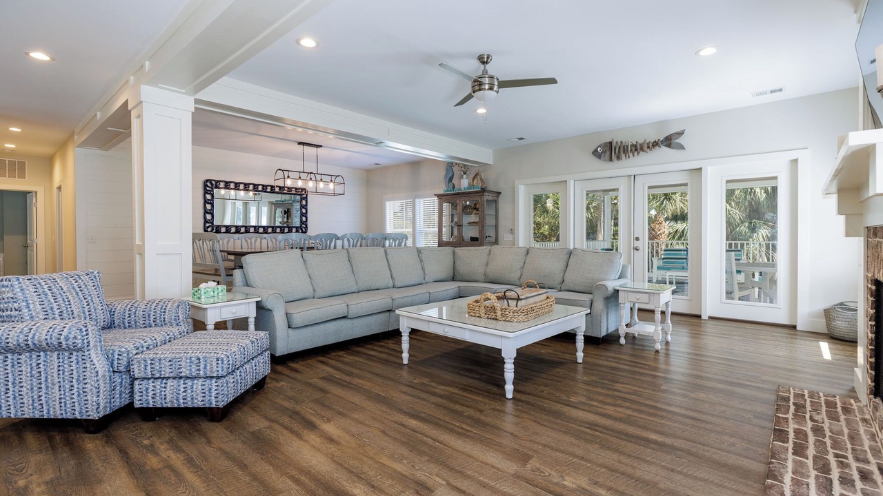 Photo of Livingroom in North Forest Beach