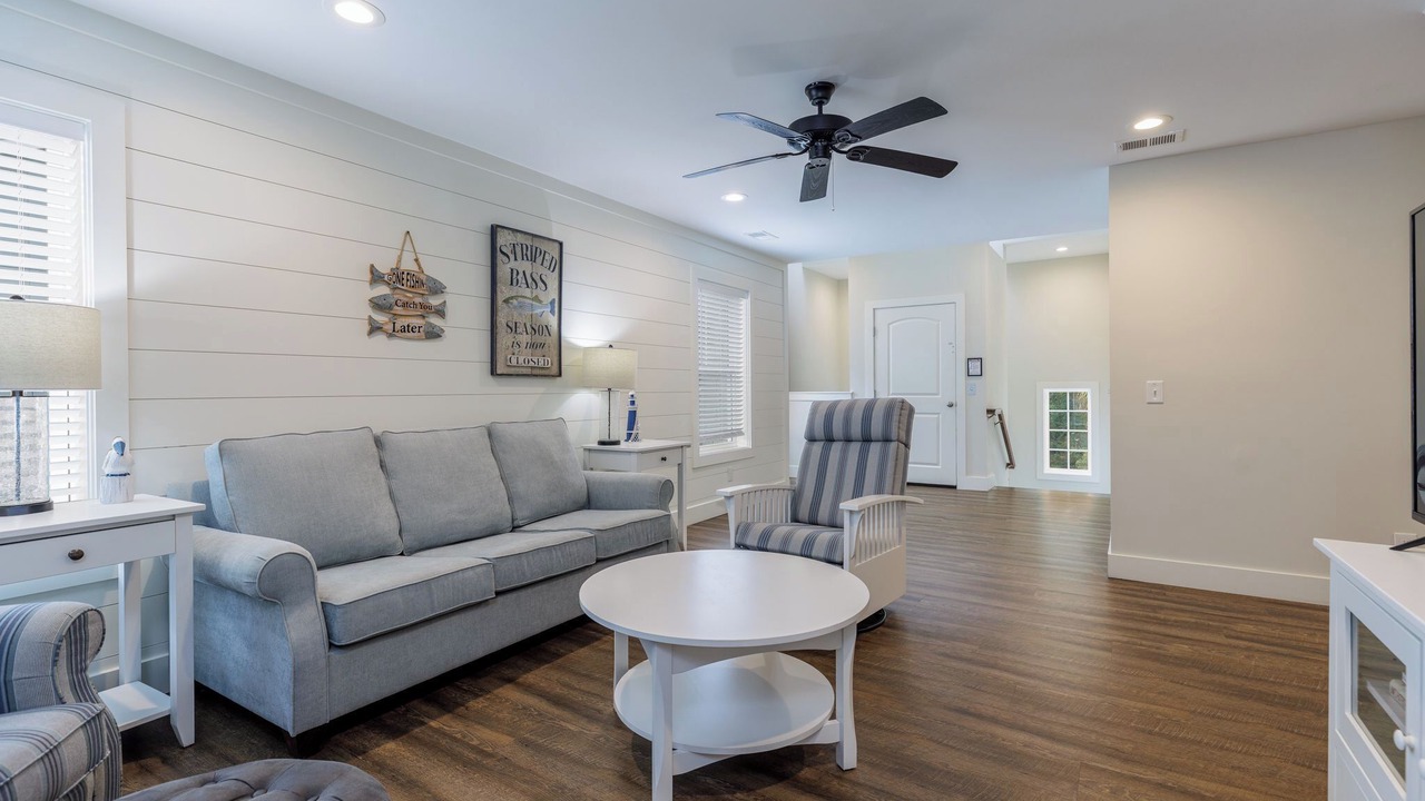 Photo of Livingroom in North Forest Beach