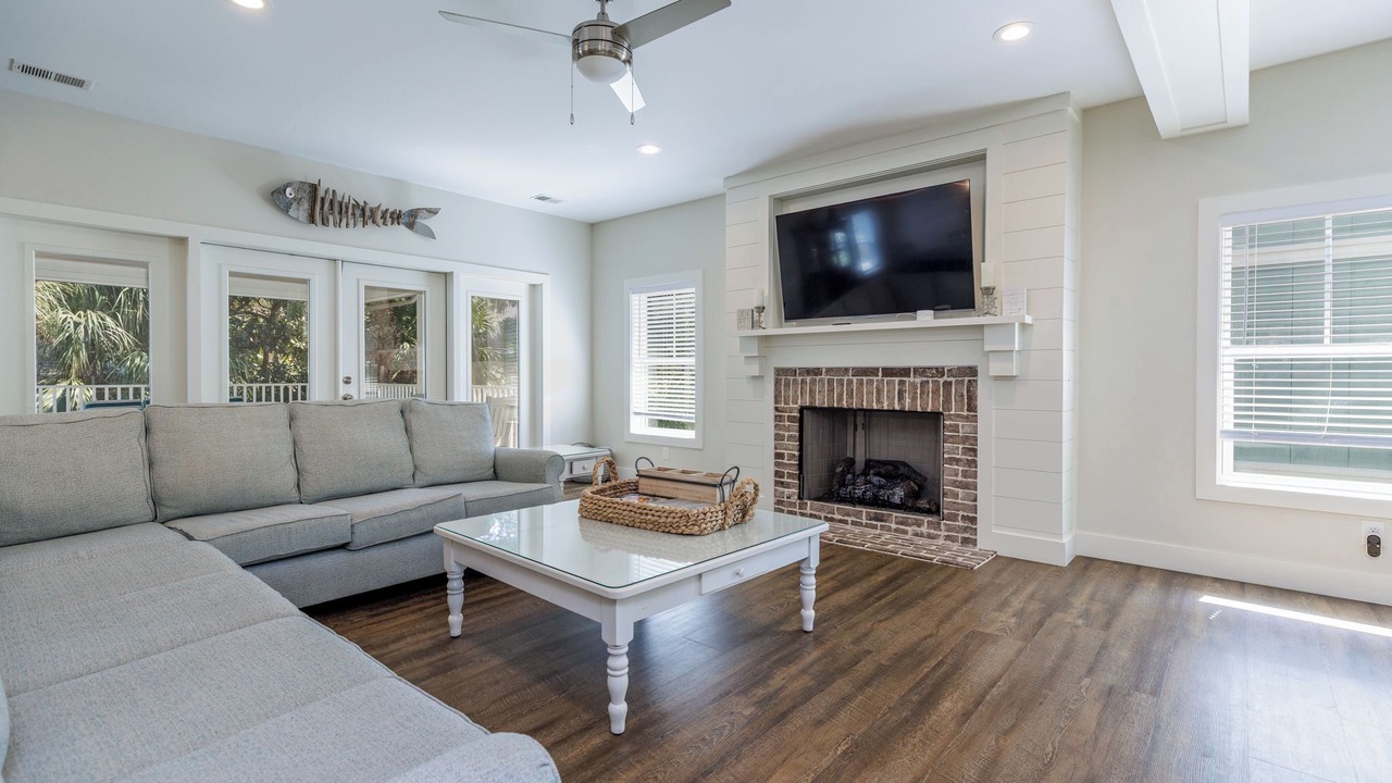 Photo of Livingroom in North Forest Beach