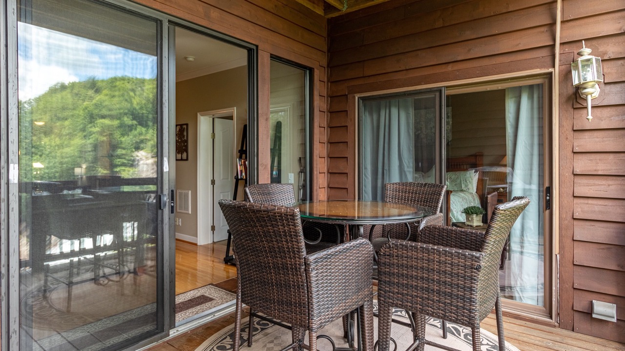 Photo of Patio Balcony in Lake Toxaway